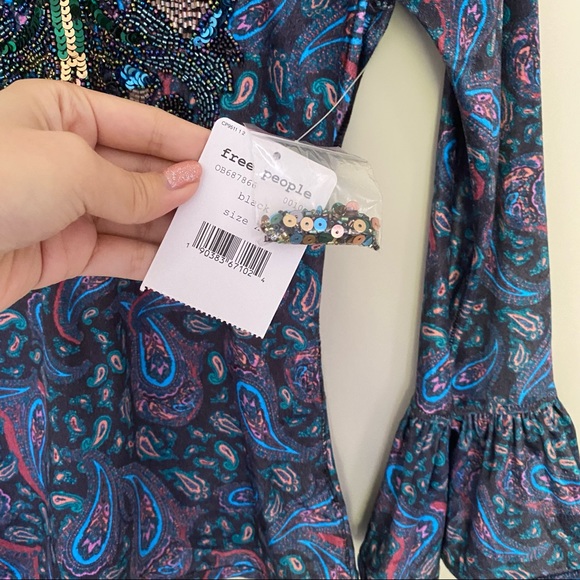 NWT WE THE FREE Black Multicolour Paisley L’amour Velour Top - Picture 12 of 15